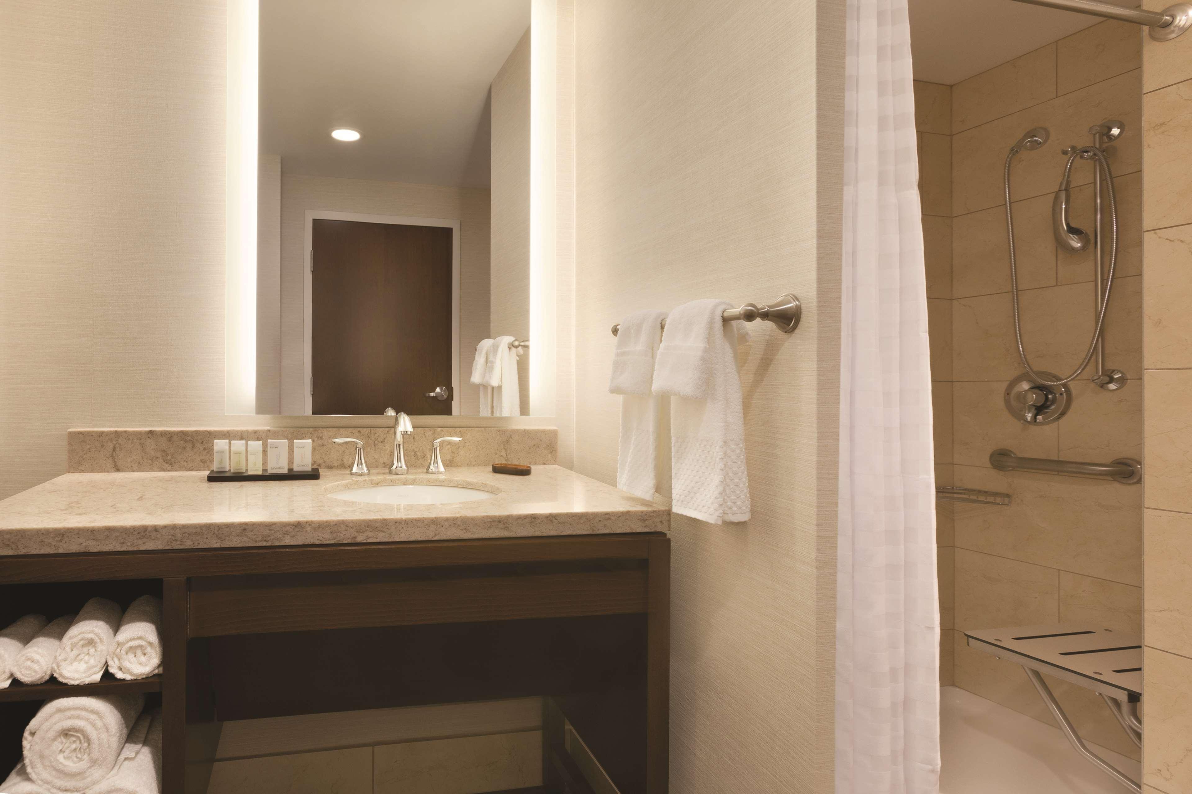 נורת' קנטון Embassy Suites By Hilton Akron Canton Airport מראה חיצוני תמונה