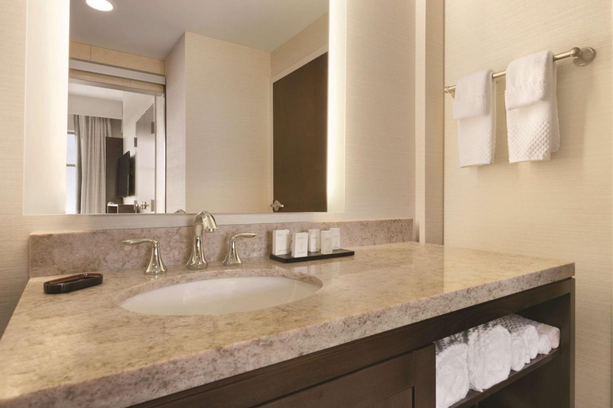 נורת' קנטון Embassy Suites By Hilton Akron Canton Airport מראה חיצוני תמונה