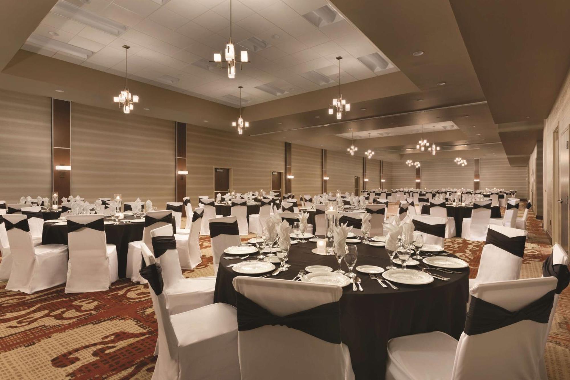 נורת' קנטון Embassy Suites By Hilton Akron Canton Airport מראה חיצוני תמונה