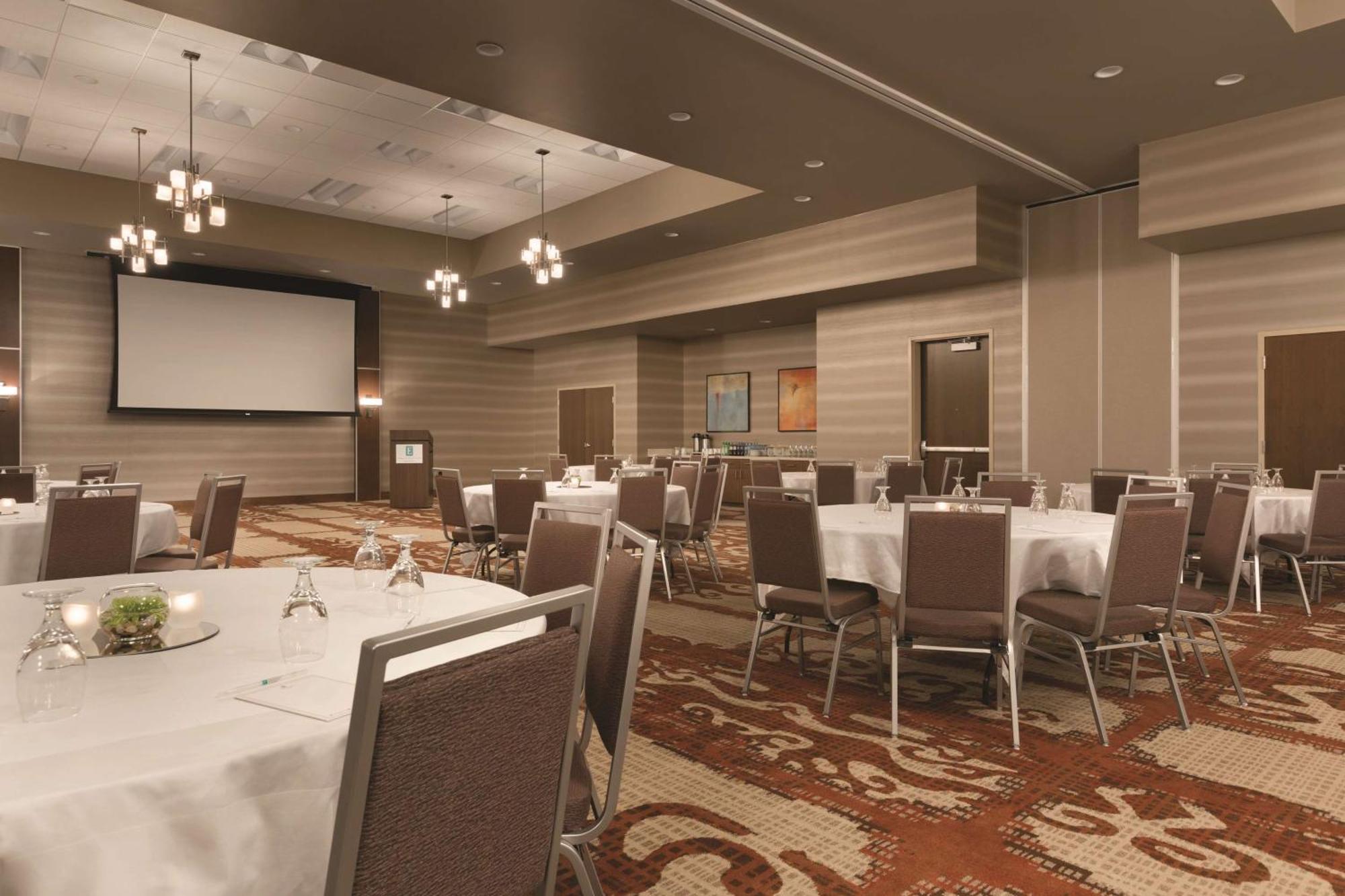 נורת' קנטון Embassy Suites By Hilton Akron Canton Airport מראה חיצוני תמונה