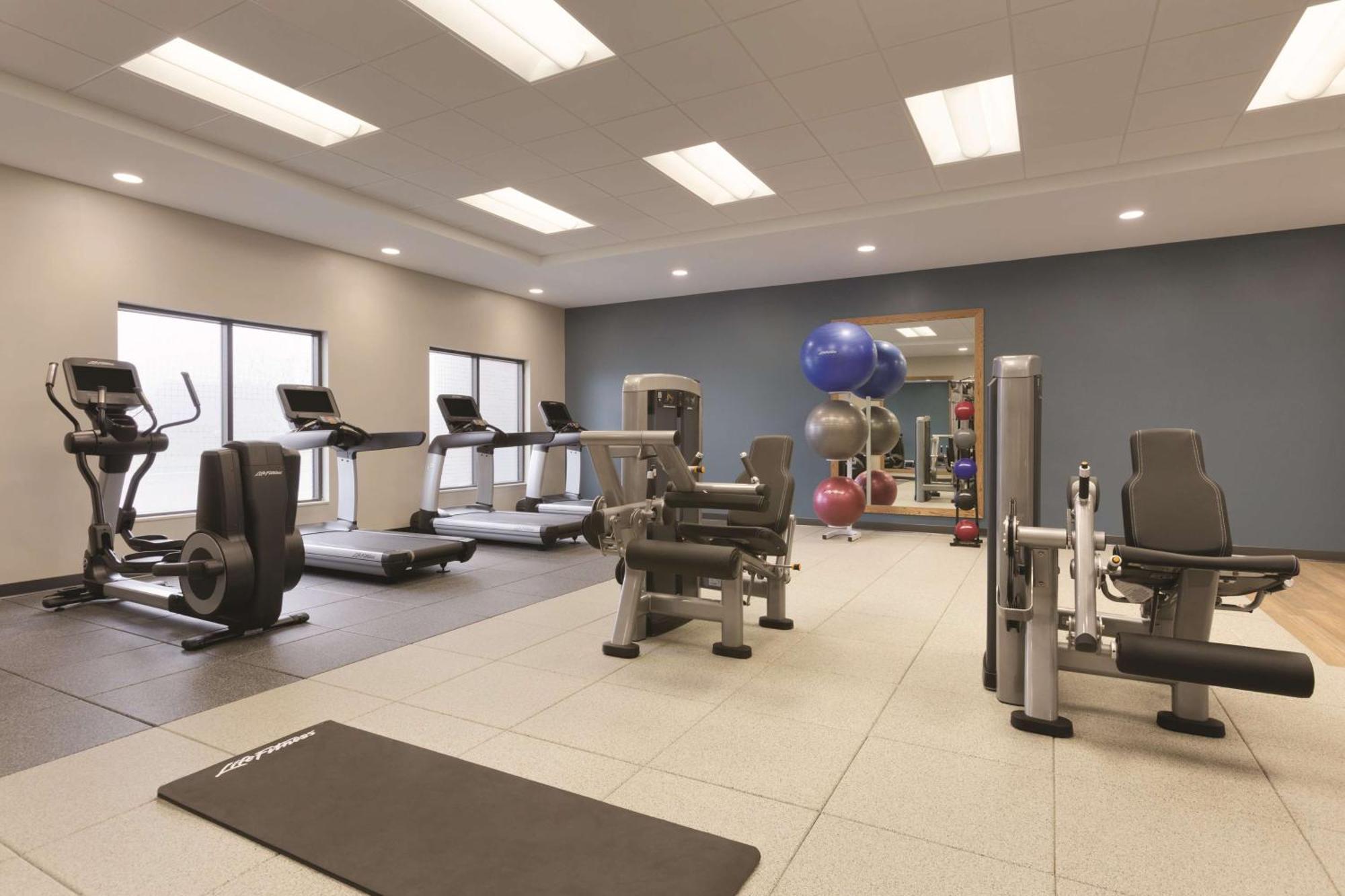 נורת' קנטון Embassy Suites By Hilton Akron Canton Airport מראה חיצוני תמונה
