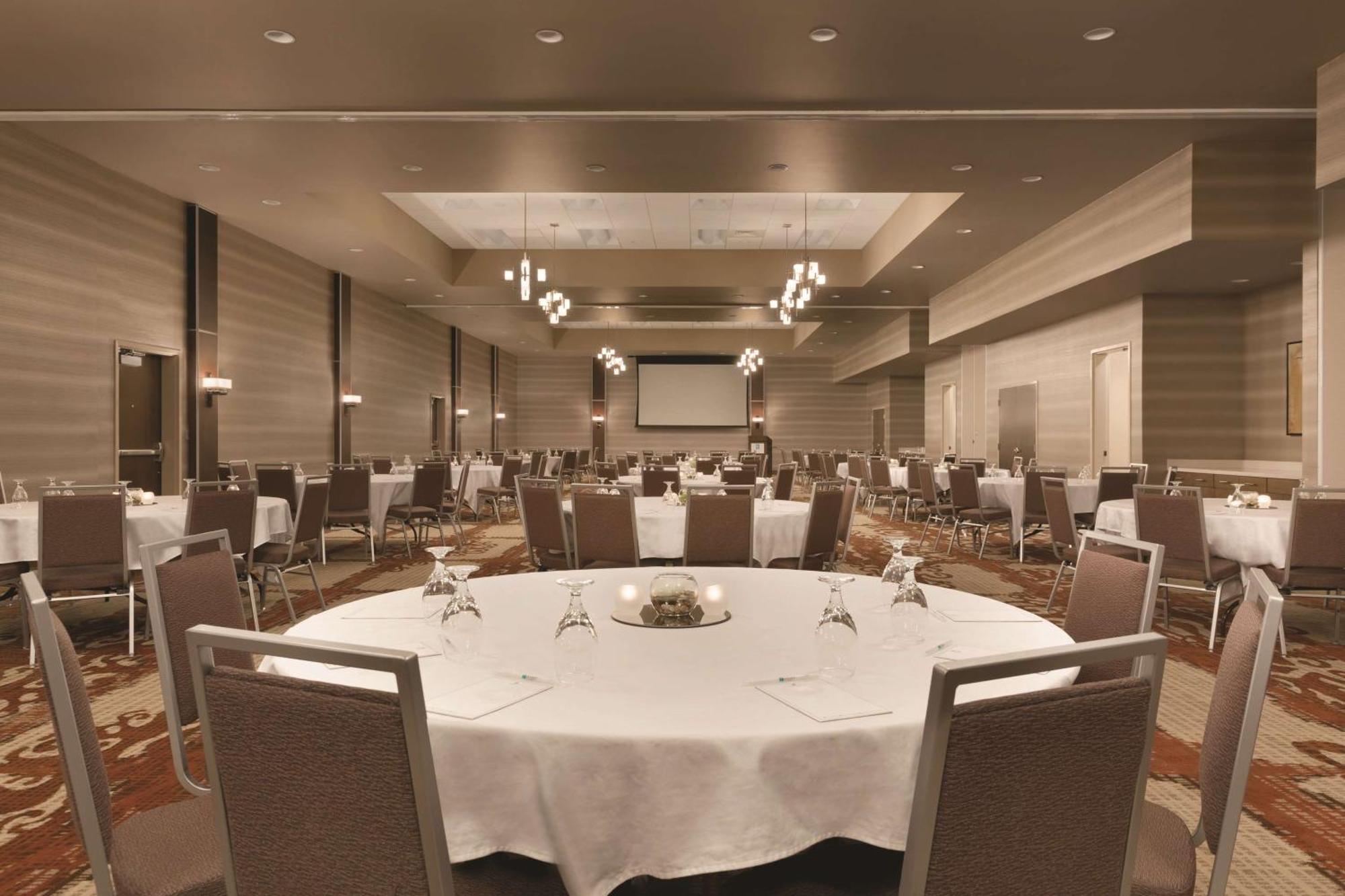 נורת' קנטון Embassy Suites By Hilton Akron Canton Airport מראה חיצוני תמונה