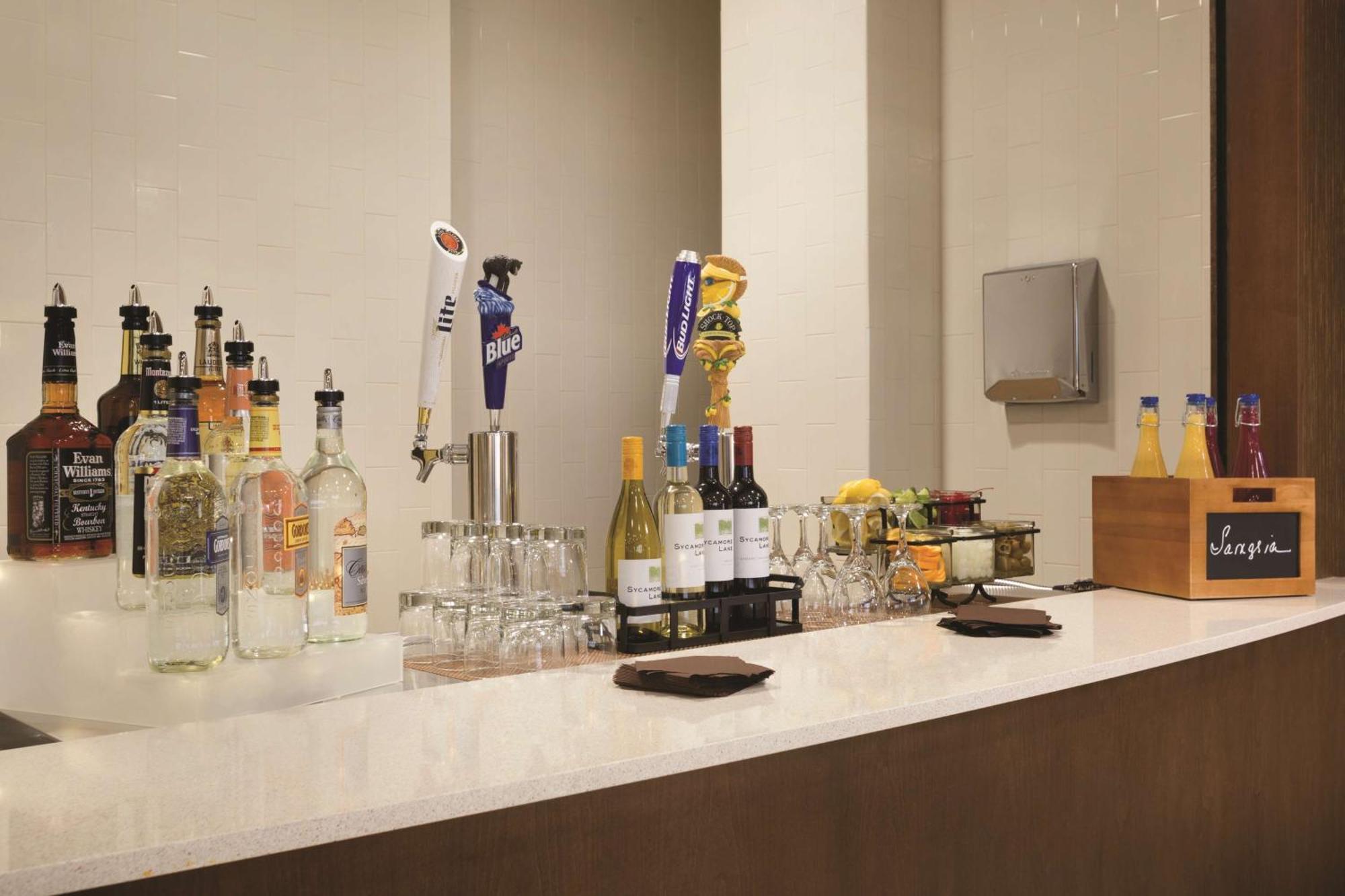 נורת' קנטון Embassy Suites By Hilton Akron Canton Airport מראה חיצוני תמונה