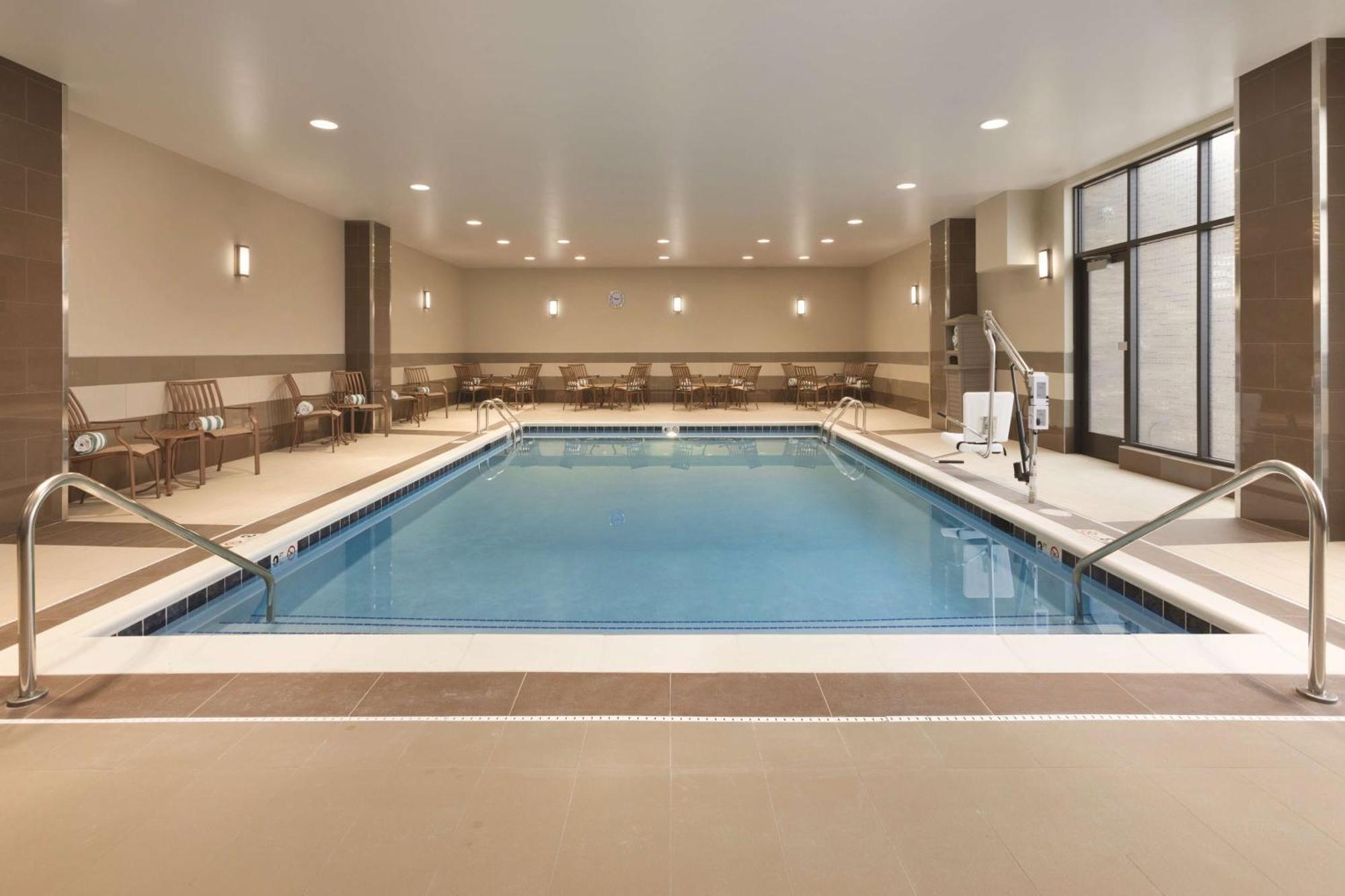נורת' קנטון Embassy Suites By Hilton Akron Canton Airport מראה חיצוני תמונה