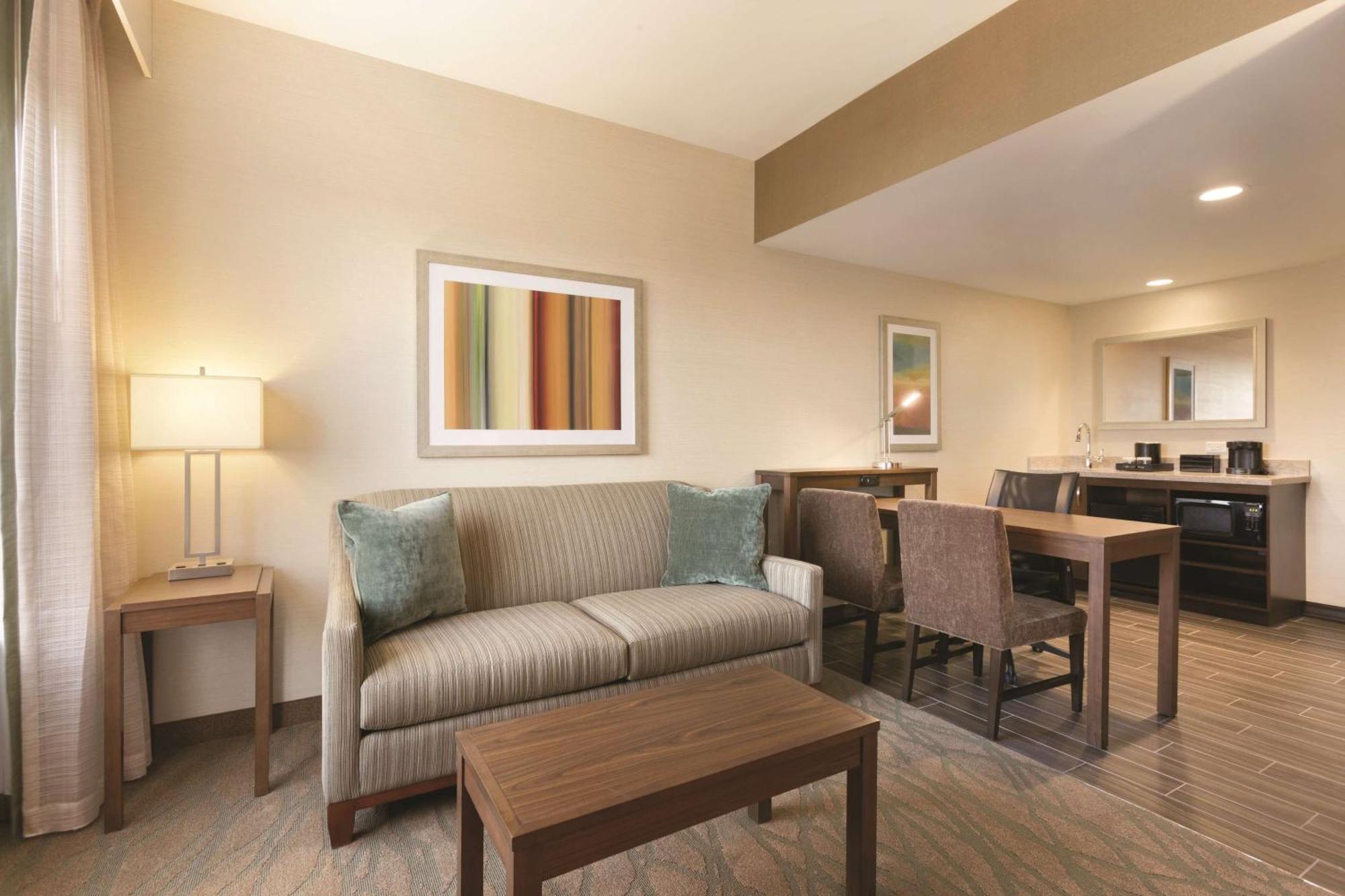 נורת' קנטון Embassy Suites By Hilton Akron Canton Airport מראה חיצוני תמונה