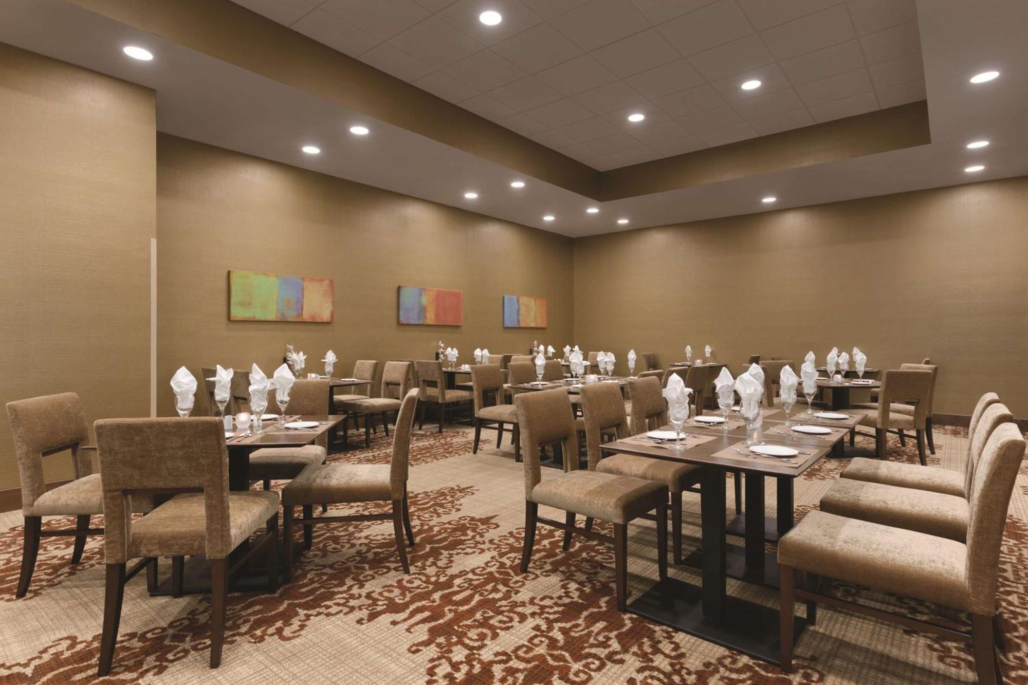 נורת' קנטון Embassy Suites By Hilton Akron Canton Airport מראה חיצוני תמונה